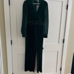 Chic Velvet Jumpsuit in Deep Green